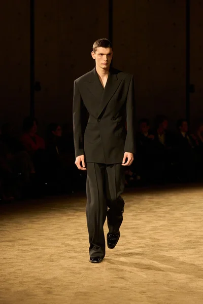Look 1